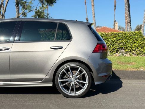 Used 2017 Volkswagen Golf 4-Door AWD/4WD image 4