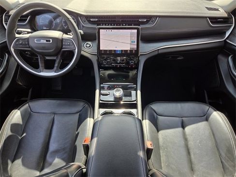 Used 2023 Jeep Grand Cherokee Limited w/ Black Appearance Package image 19