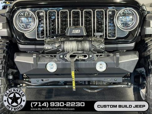 Used 2025 Jeep Wrangler Unlimited Rubicon AWD/4WD image 4