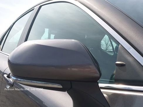 Used 2019 Toyota Camry SE w/ Convenience Package image 11