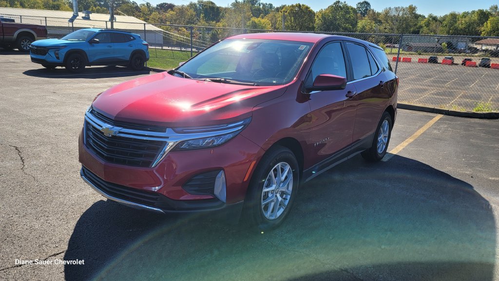 Used 2024 Chevrolet Equinox LT FWD image 2