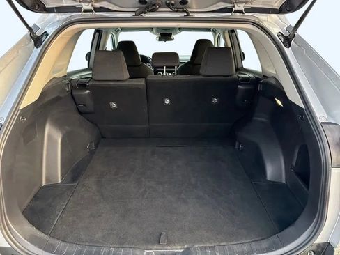 Used 2022 Toyota RAV4 LE image 9
