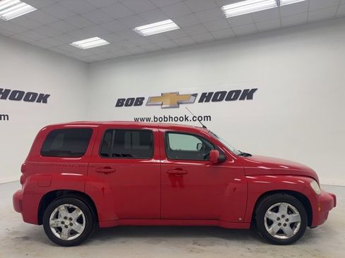 Used 2009 Chevrolet HHR LT image 4