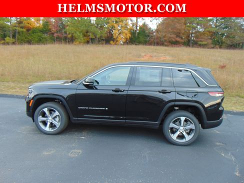 New 2025 Jeep Grand Cherokee Limited RWD image 5