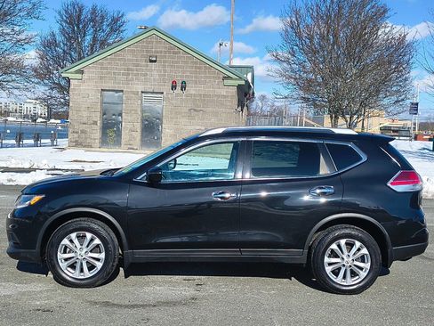 Used 2016 Nissan Rogue SV image 4
