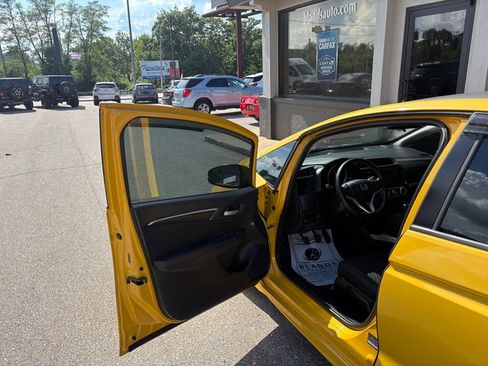 Used 2018 Honda Fit Sport image 8