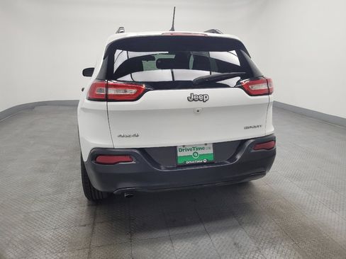 Used 2016 Jeep Cherokee Sport image 6