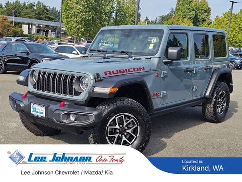 Used 2025 Jeep Wrangler Unlimited Rubicon w/ Convenience Group AWD/4WD image 1