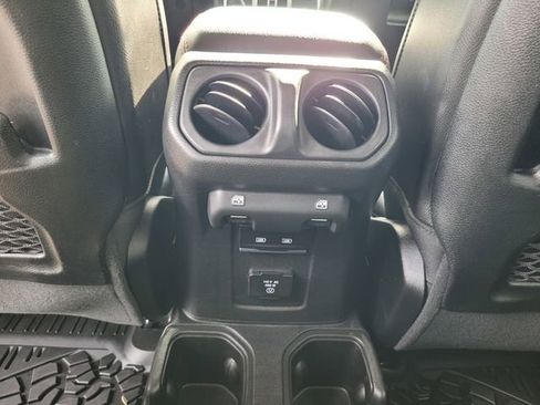 Used 2023 Jeep Gladiator Rubicon w/ LED Lighting Group image 15