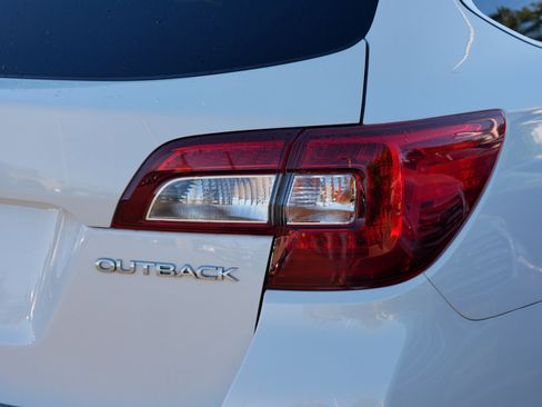 Used 2019 Subaru Outback 2.5i Premium image 17
