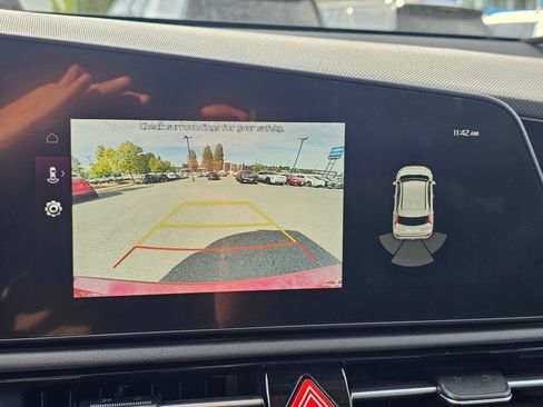 Used 2023 Kia Niro EX Touring FWD image 16