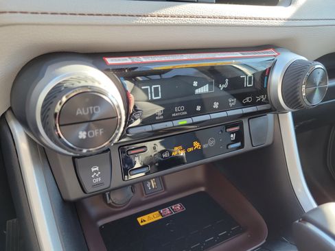 Used 2025 Toyota RAV4 Limited image 32