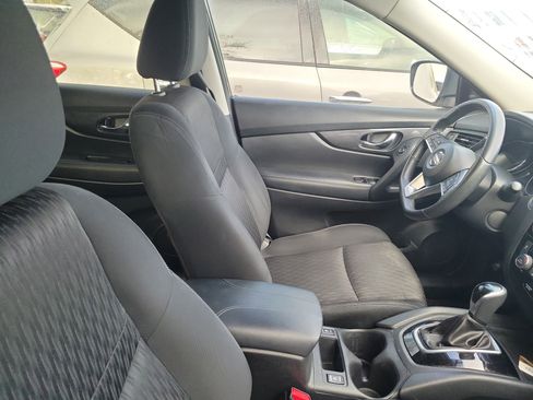 Used 2018 Nissan Rogue SV image 10