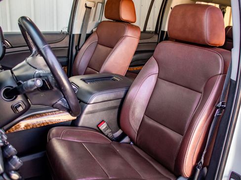 Used 2019 Chevrolet Suburban Premier w/ Premier Plus Edition AWD/4WD image 21