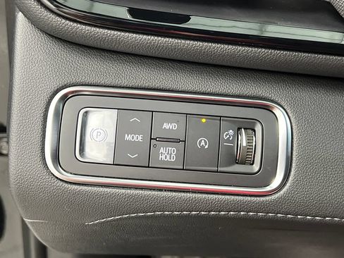 Used 2025 Buick Enclave Preferred AWD/4WD image 57