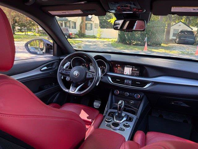 Used 2023 Alfa Romeo Stelvio Veloce AWD/4WD image 33