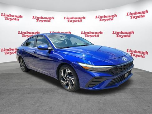Used 2025 Hyundai Elantra SEL FWD image 17