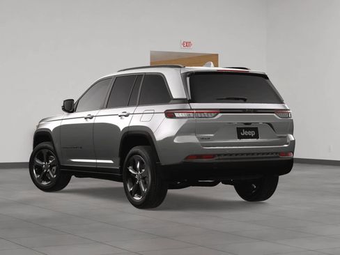 New 2025 Jeep Grand Cherokee Limited w/ Black Appearance Package image 4