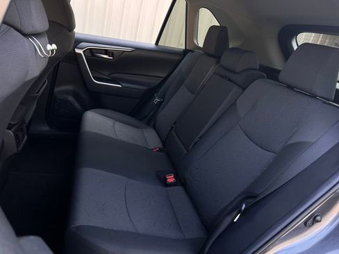 Used 2020 Toyota RAV4 XLE image 19