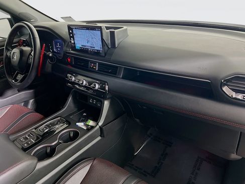 Used 2025 Honda Pilot Black Edition image 27