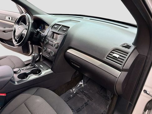 Used 2018 Ford Explorer XLT AWD/4WD image 30