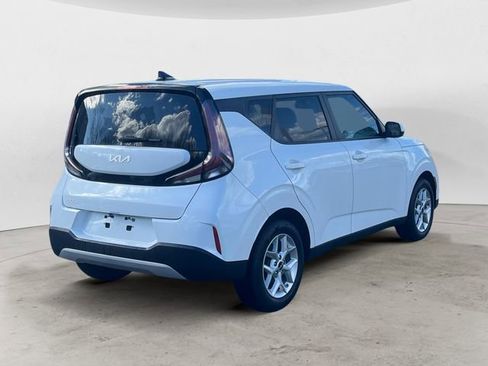 Used 2024 Kia Soul LX w/ Option Group 015 FWD image 5