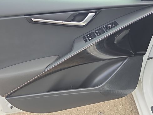 Certified 2025 Kia Niro EX image 19