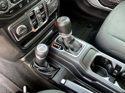 Certified 2022 Jeep Gladiator Willys image 28