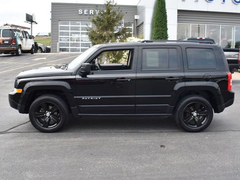 Used 2017 Jeep Patriot Latitude AWD/4WD image 2