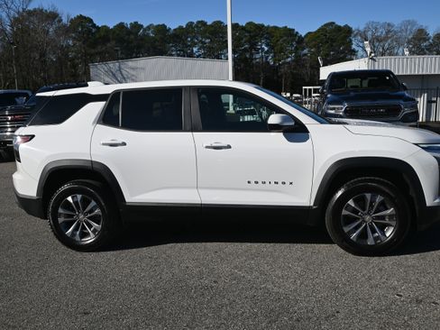 Used 2026 Chevrolet Equinox LT image 16