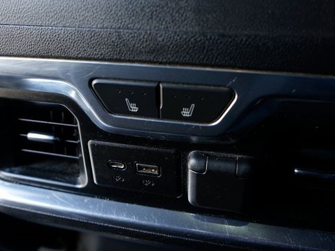 Used 2019 Chevrolet Silverado 1500 High Country image 38