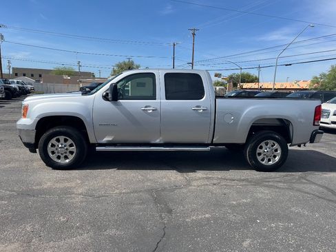 Used 2014 GMC Sierra 2500 SLT w/ Suspension Package, Off-Road AWD/4WD image 9