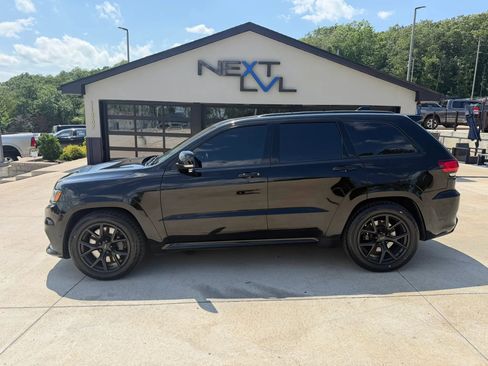 Used 2018 Jeep Grand Cherokee Trackhawk AWD/4WD image 6