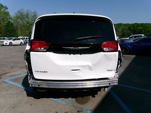 Used 2023 Chrysler Voyager LX FWD image 3