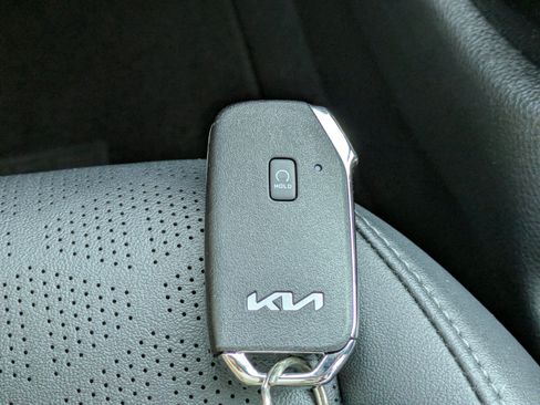 Certified 2024 Kia Seltos EX FWD image 29