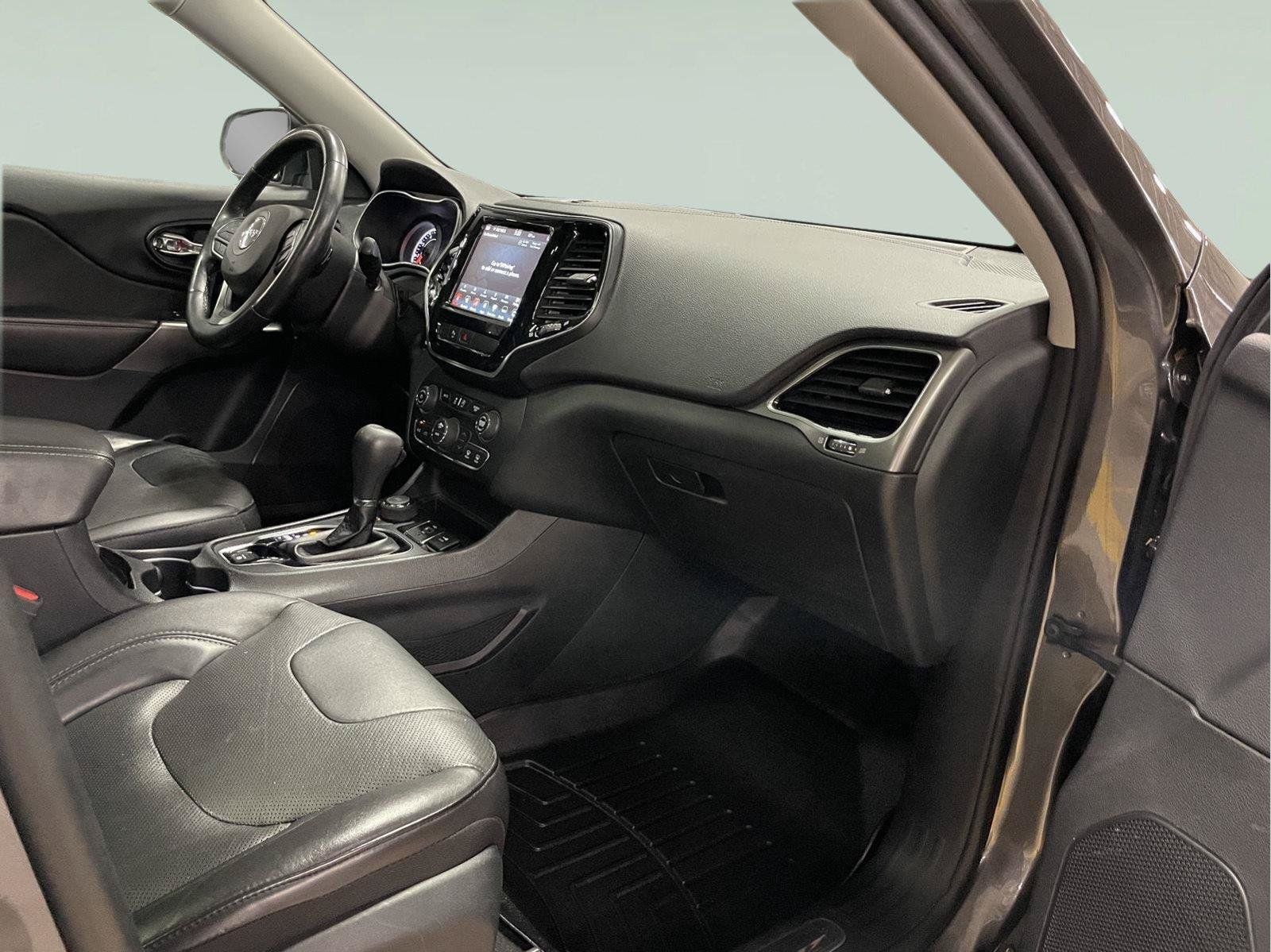Used 2019 Jeep Cherokee Limited AWD/4WD image 37