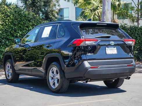 Used 2022 Toyota RAV4 LE AWD/4WD image 4