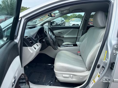 Used 2010 Toyota Venza FWD image 9