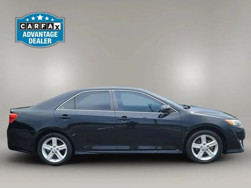 Used 2014 Toyota Camry SE FWD image 4