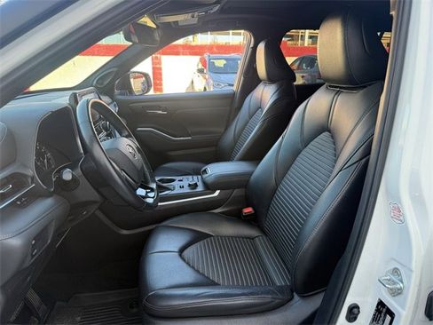 Used 2021 Toyota Highlander XSE image 28