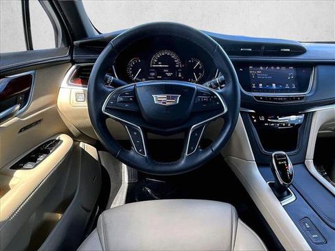 Used 2018 Cadillac XT5 Premium Luxury w/ Advanced Security Package FWD image 7
