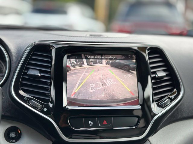 Used 2019 Jeep Cherokee Limited AWD/4WD image 15