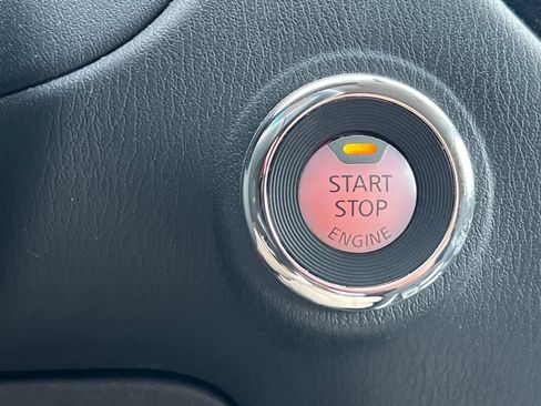 Used 2015 Nissan Pathfinder S image 24