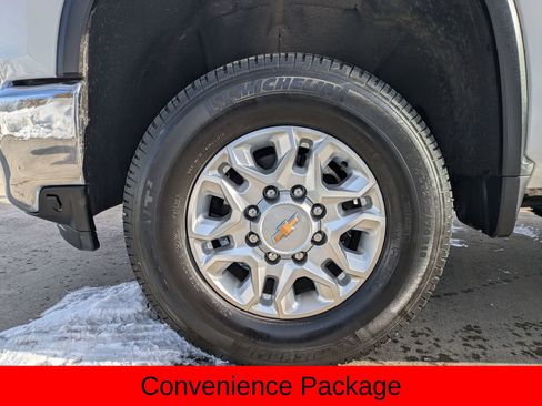 Used 2023 Chevrolet Silverado 2500 LT w/ Convenience Package image 7