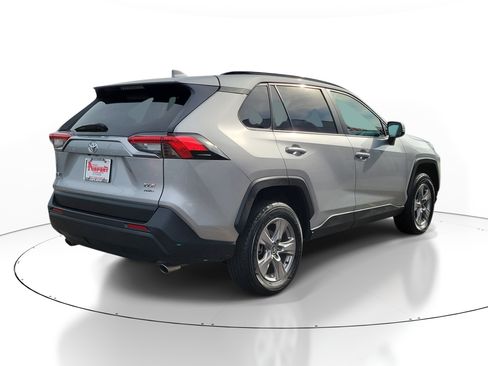 Used 2025 Toyota RAV4 XLE AWD/4WD image 4