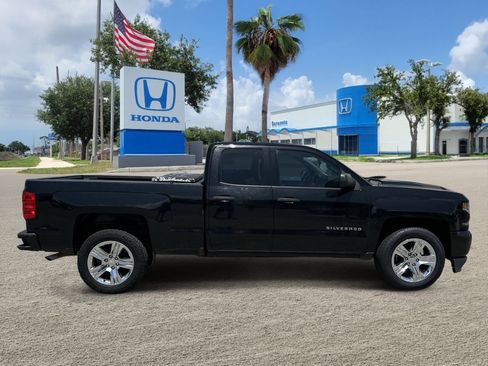 Used 2018 Chevrolet Silverado 1500 Custom w/ Custom Value Package RWD image 4