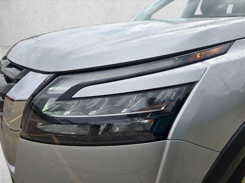 Used 2025 Nissan Pathfinder SV FWD image 10