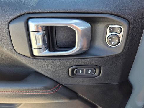 Used 2024 Jeep Wrangler Unlimited Rubicon AWD/4WD image 22