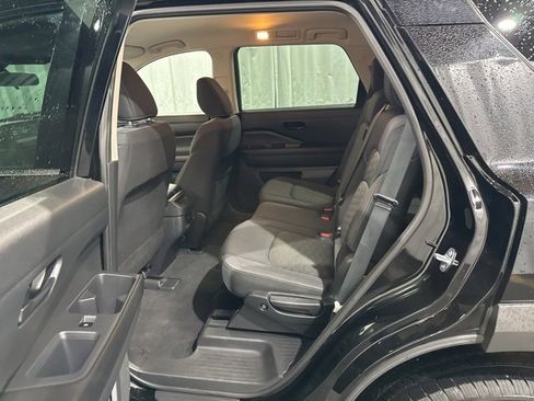 Certified 2024 Nissan Pathfinder S image 9