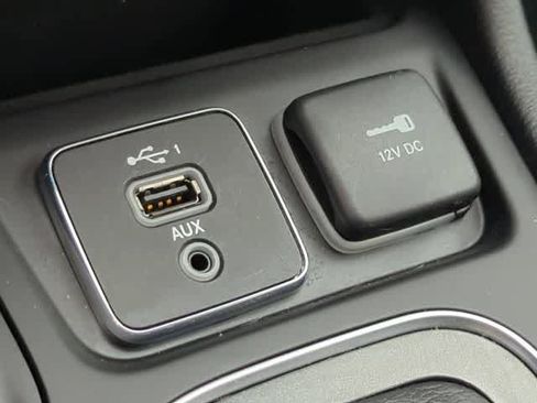 Used 2022 Jeep Cherokee Trailhawk w/ Premium Leather Package AWD/4WD image 30